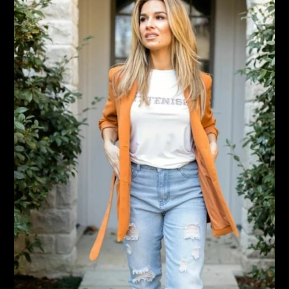 Kittenish leopard logo tee